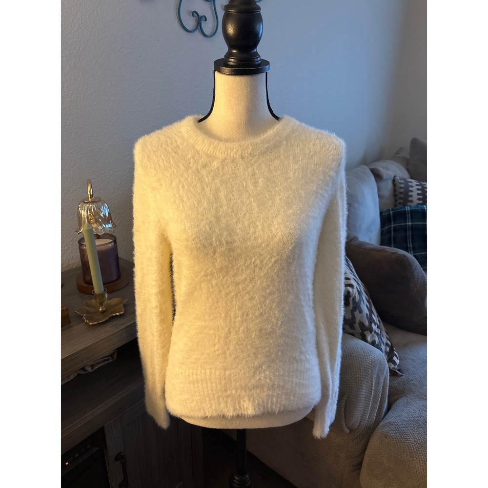 Old Navy women's medium white soft‎ fuzzy sweater